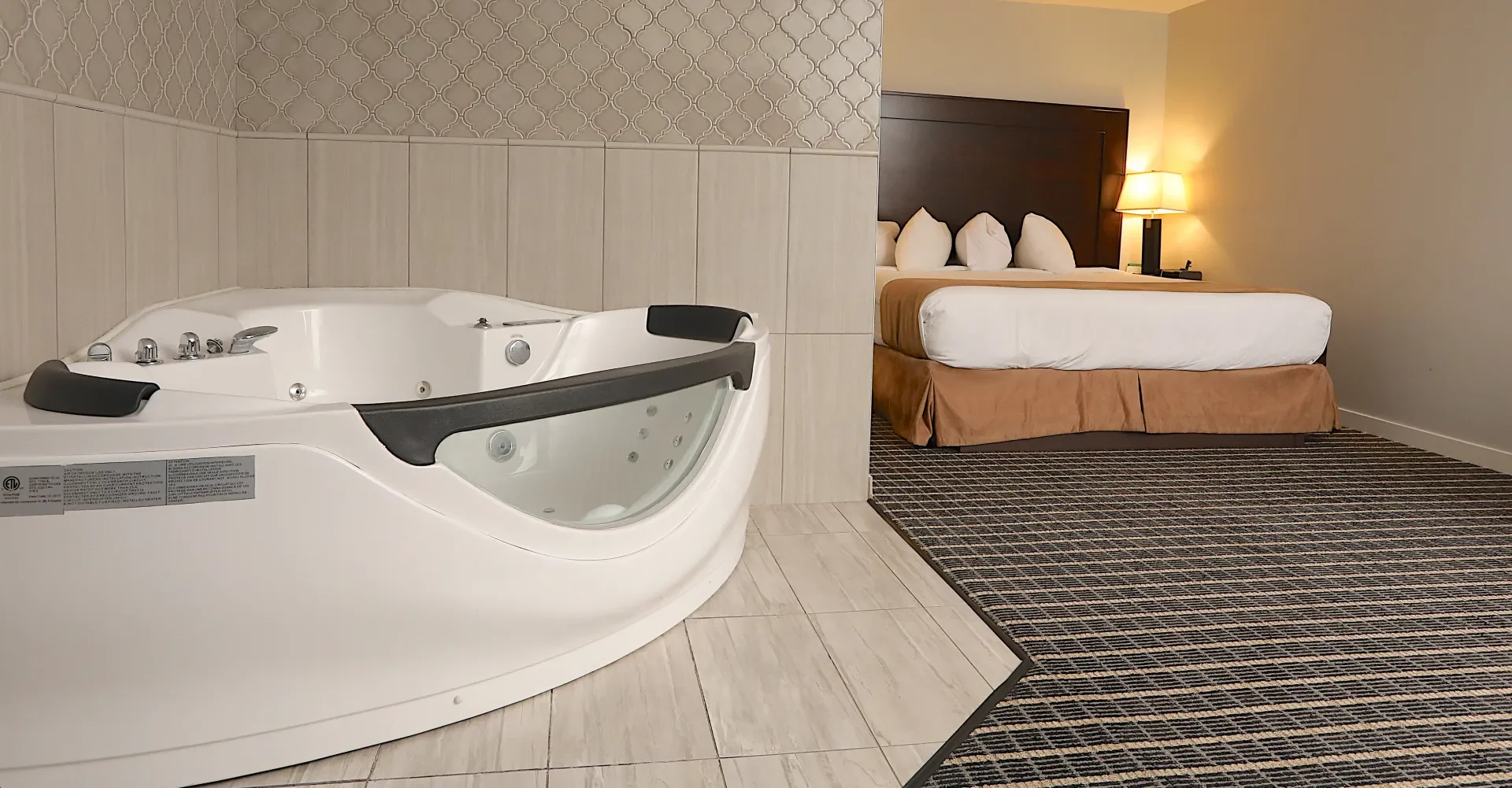 Clarion Pointe Hotel room
